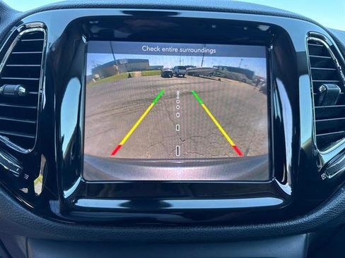 Used 2018 Jeep Compass Limited image 21