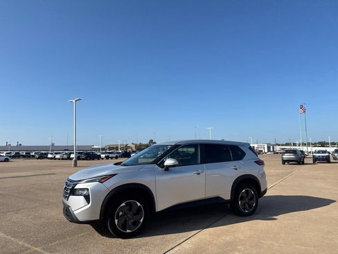 Certified 2024 Nissan Rogue SV FWD image 11