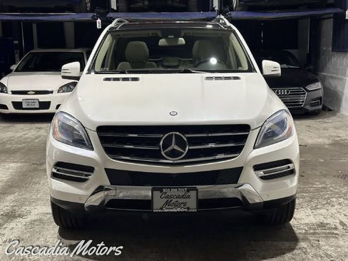 Used 2014 Mercedes-Benz ML 350 350 4Matic image 3