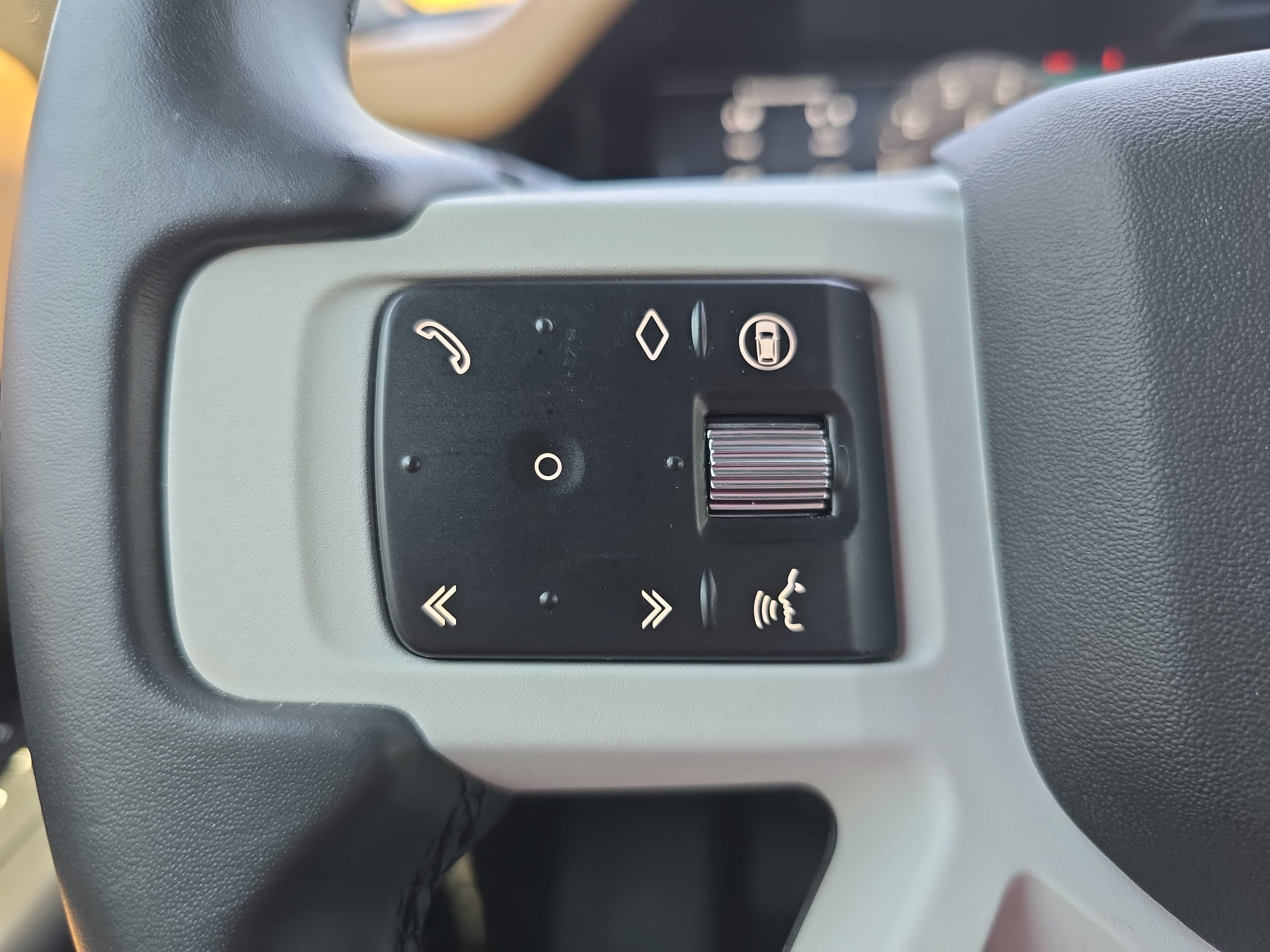 Certified 2026 Land Rover Defender 130 X-Dynamic SE AWD/4WD image 17