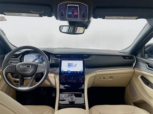 Used 2024 Jeep Grand Cherokee Limited image 23