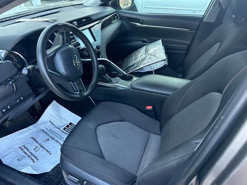 Used 2018 Toyota Camry LE FWD image 5