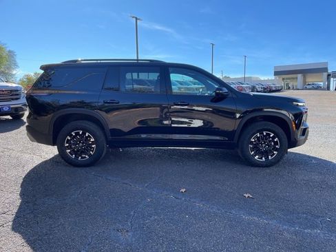 Used 2024 Chevrolet Traverse Z71 w/ Enhanced Driving Package image 7