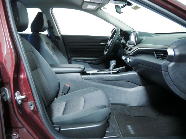 Used 2024 Nissan Altima 2.5 SV FWD image 12