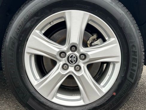 Certified 2025 Toyota Highlander LE FWD image 29