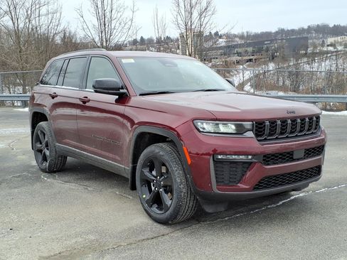 New 2026 Jeep Grand Cherokee Limited w/ Limited Altitude Package AWD/4WD image 3