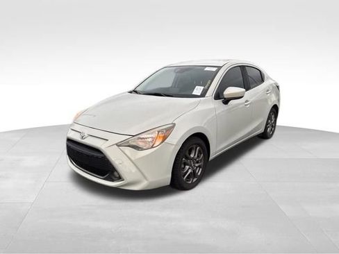 Used 2019 Toyota Yaris L image 1