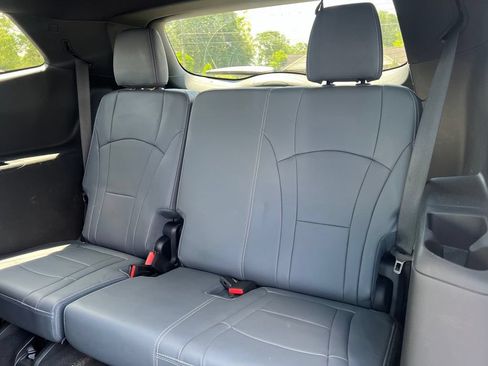 Used 2023 Buick Enclave Premium w/ Experience Buick Package FWD image 7