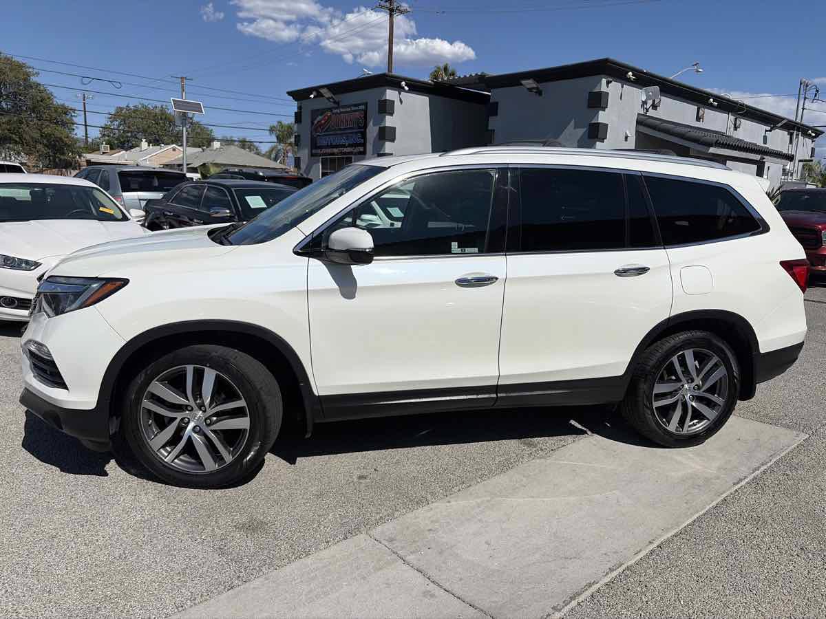 Used 2018 Honda Pilot Touring image 2