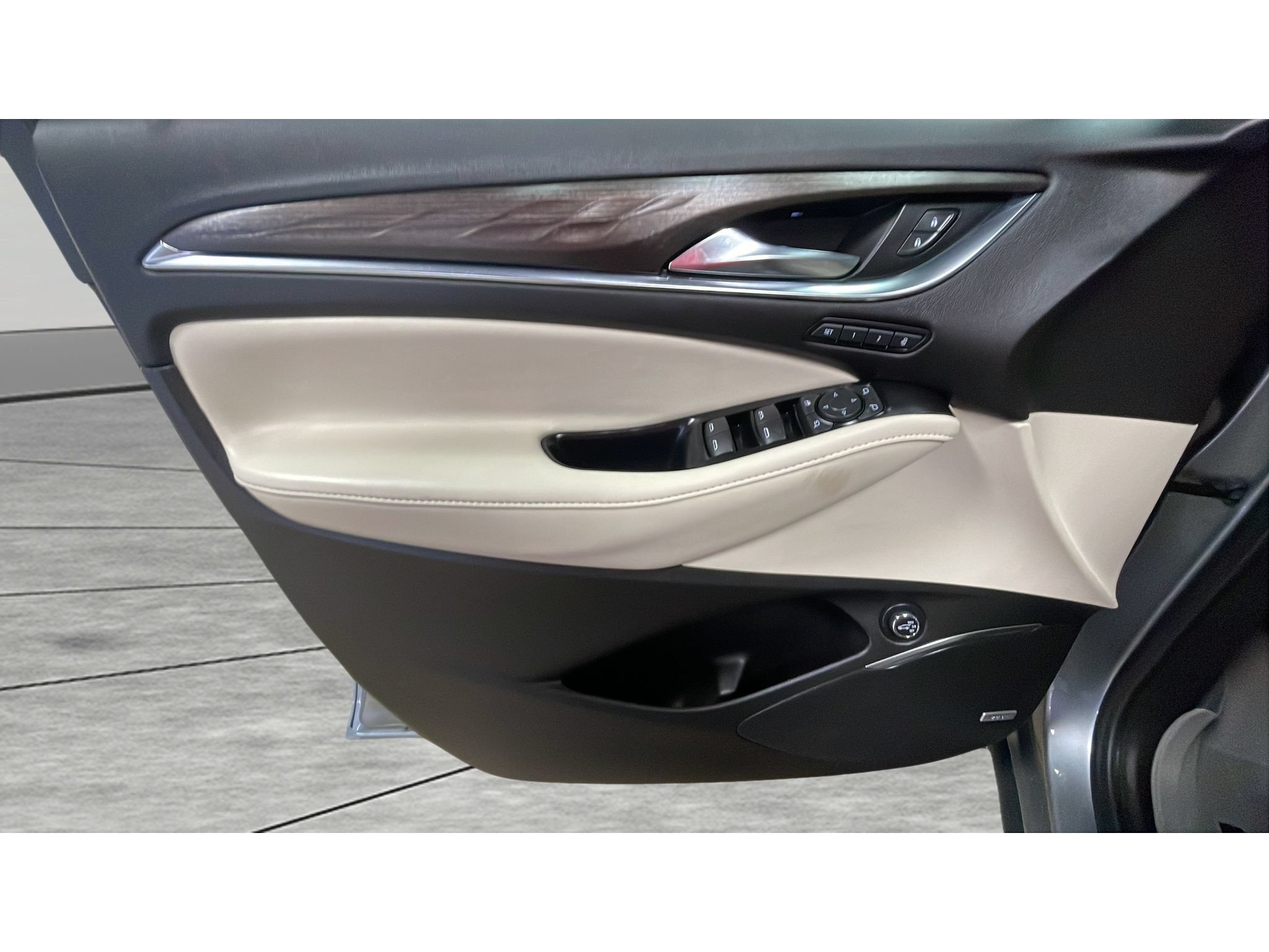 Used 2023 Buick Enclave Avenir w/ Avenir Technology Package AWD/4WD image 9