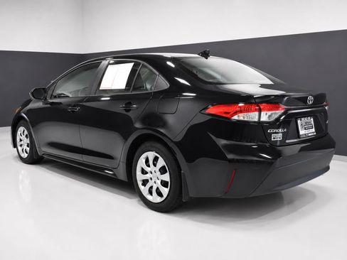 Used 2025 Toyota Corolla LE FWD image 3