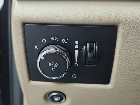 Used 2018 Jeep Grand Cherokee Limited image 40