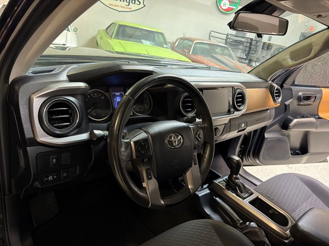 Used 2020 Toyota Tacoma SR5 RWD image 26