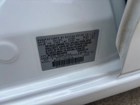 Used 2025 Nissan Versa SV FWD image 27