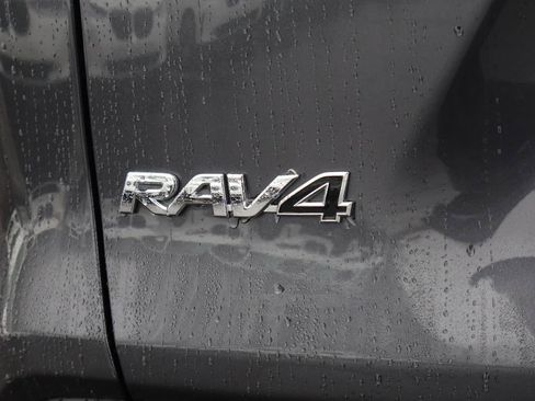 Used 2025 Toyota RAV4 XLE image 18