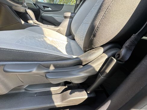 Used 2018 Chevrolet Equinox LS image 12