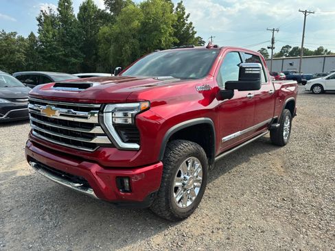 Used 2024 Chevrolet Silverado 2500 High Country w/ High Country Premium Package AWD/4WD image 8