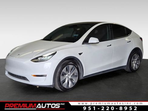 Used 2022 Tesla Model Y Long Range AWD/4WD image 1