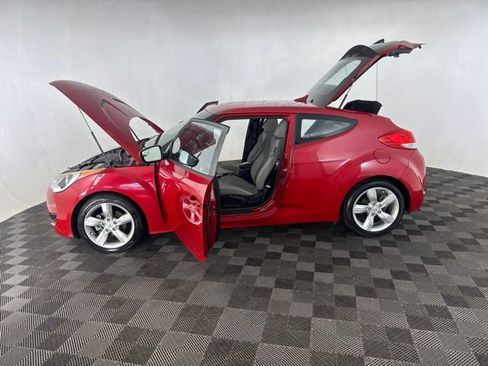 Used 2014 Hyundai Veloster FWD image 11
