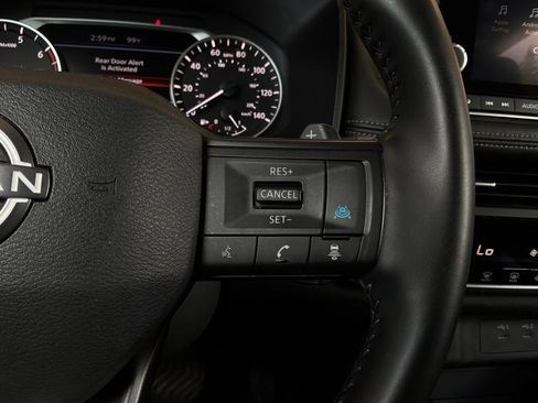 Used 2025 Nissan Rogue SV FWD image 34