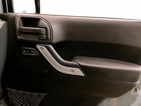 Used 2014 Jeep Wrangler Sahara w/ Dual Top Group image 23