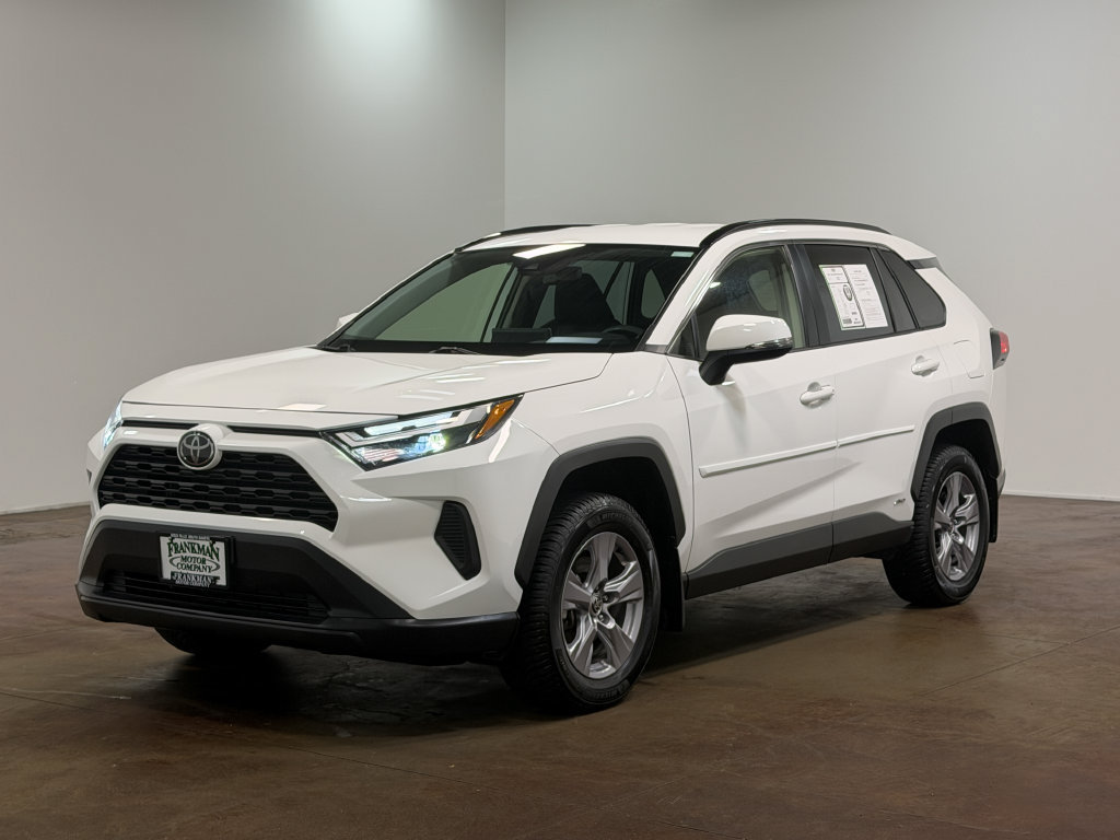 Used 2025 Toyota RAV4 XLE AWD/4WD image 28
