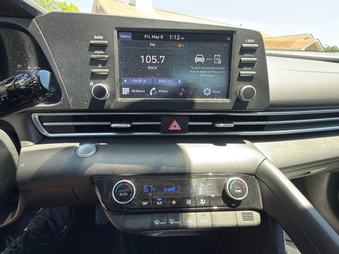 Used 2022 Hyundai Elantra SEL FWD image 16