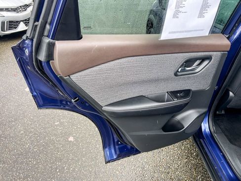 Used 2023 Nissan Rogue SV image 12