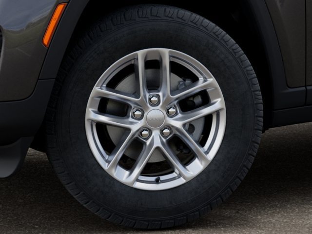 New 2026 Jeep Grand Cherokee Laredo RWD image 9
