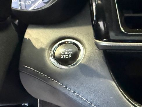 Used 2023 Toyota Highlander XLE image 32