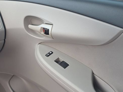 Used 2013 Toyota Corolla L FWD image 13