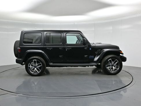Used 2024 Jeep Wrangler Unlimited image 23