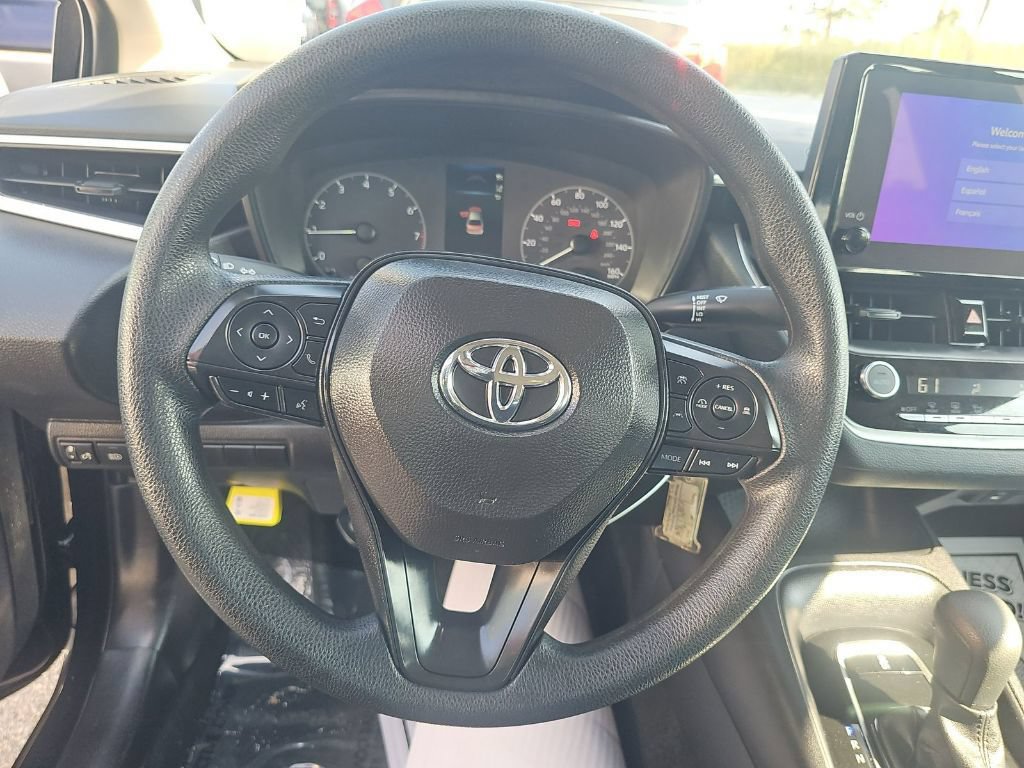 Used 2025 Toyota Corolla LE FWD image 11