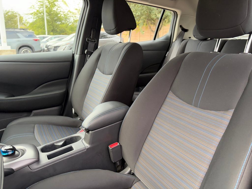 Used 2025 Nissan Leaf S FWD image 10