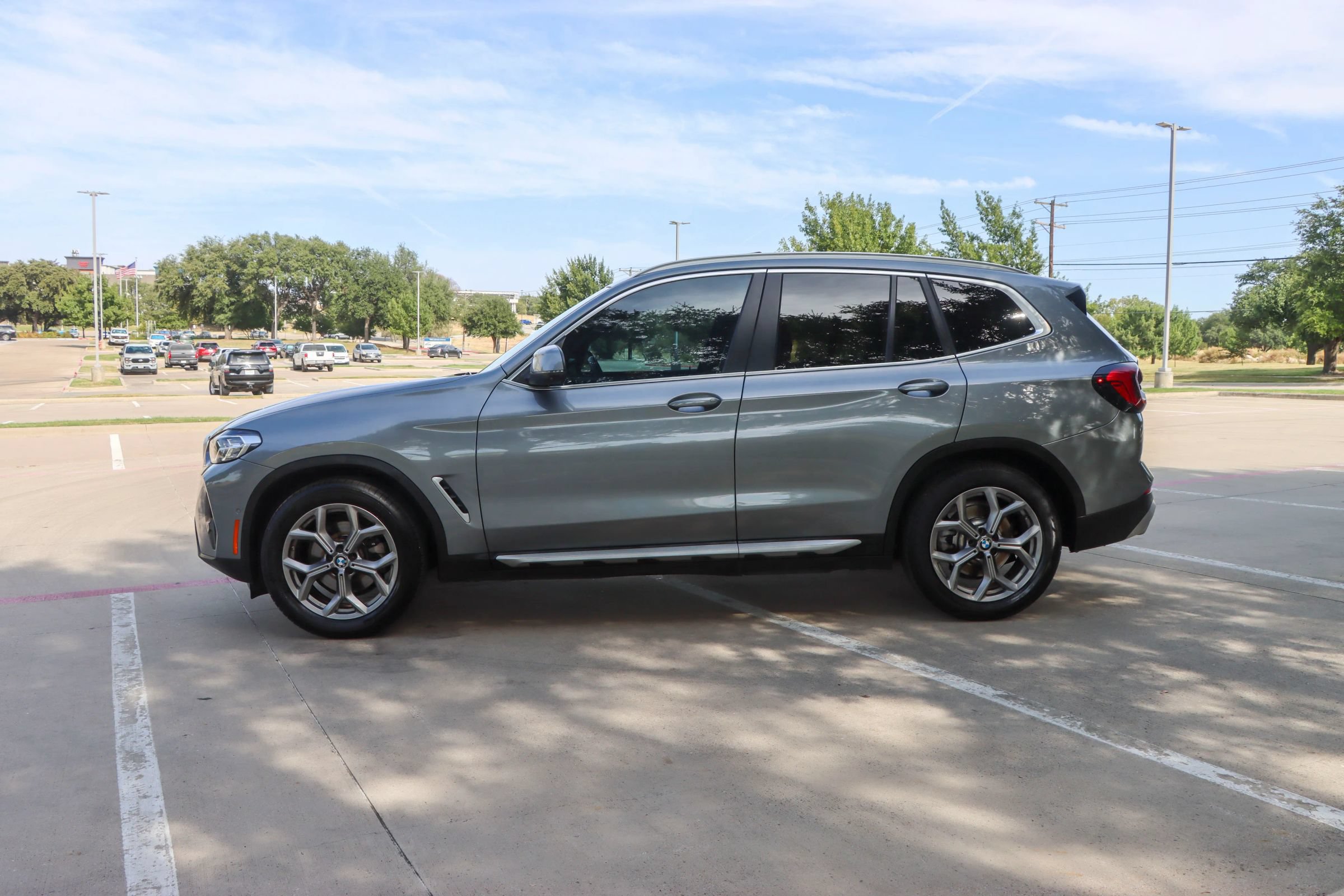Used 2023 BMW X3 xDrive30i w/ Premium Package AWD/4WD image 4
