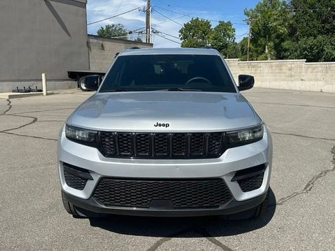 Certified 2023 Jeep Grand Cherokee Altitude AWD/4WD image 12