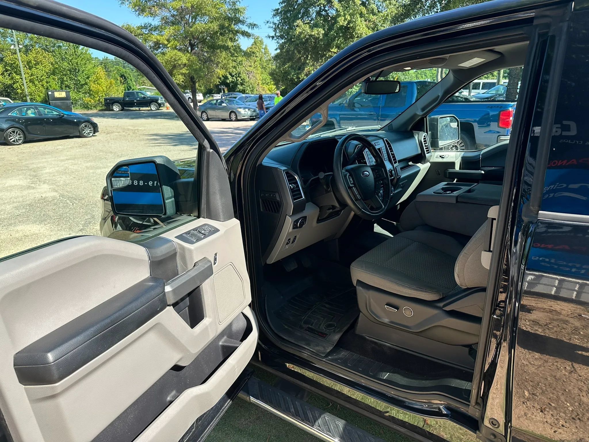Used 2016 Ford F150 XLT w/ Equipment Group 301A Mid AWD/4WD image 9