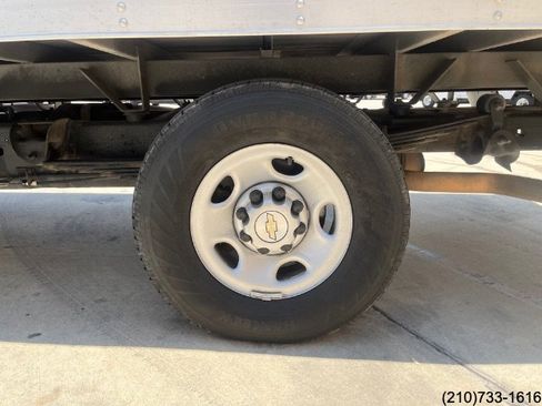 Used 2016 Chevrolet Express 3500 image 27