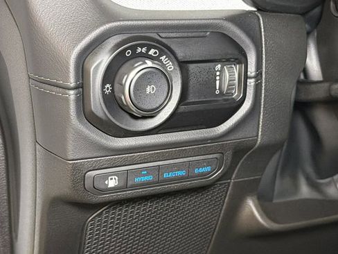 Used 2025 Jeep Wrangler Unlimited Sahara w/ Safety Group AWD/4WD image 22