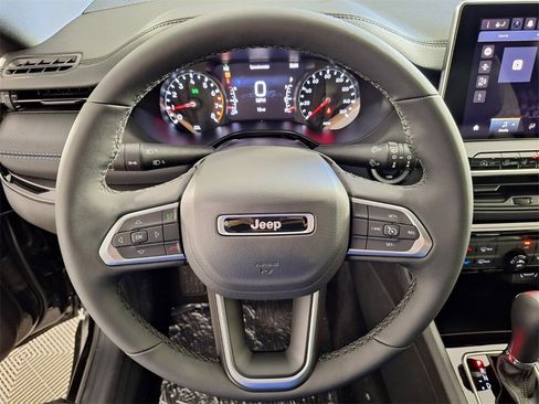 New 2026 Jeep Compass Latitude image 17