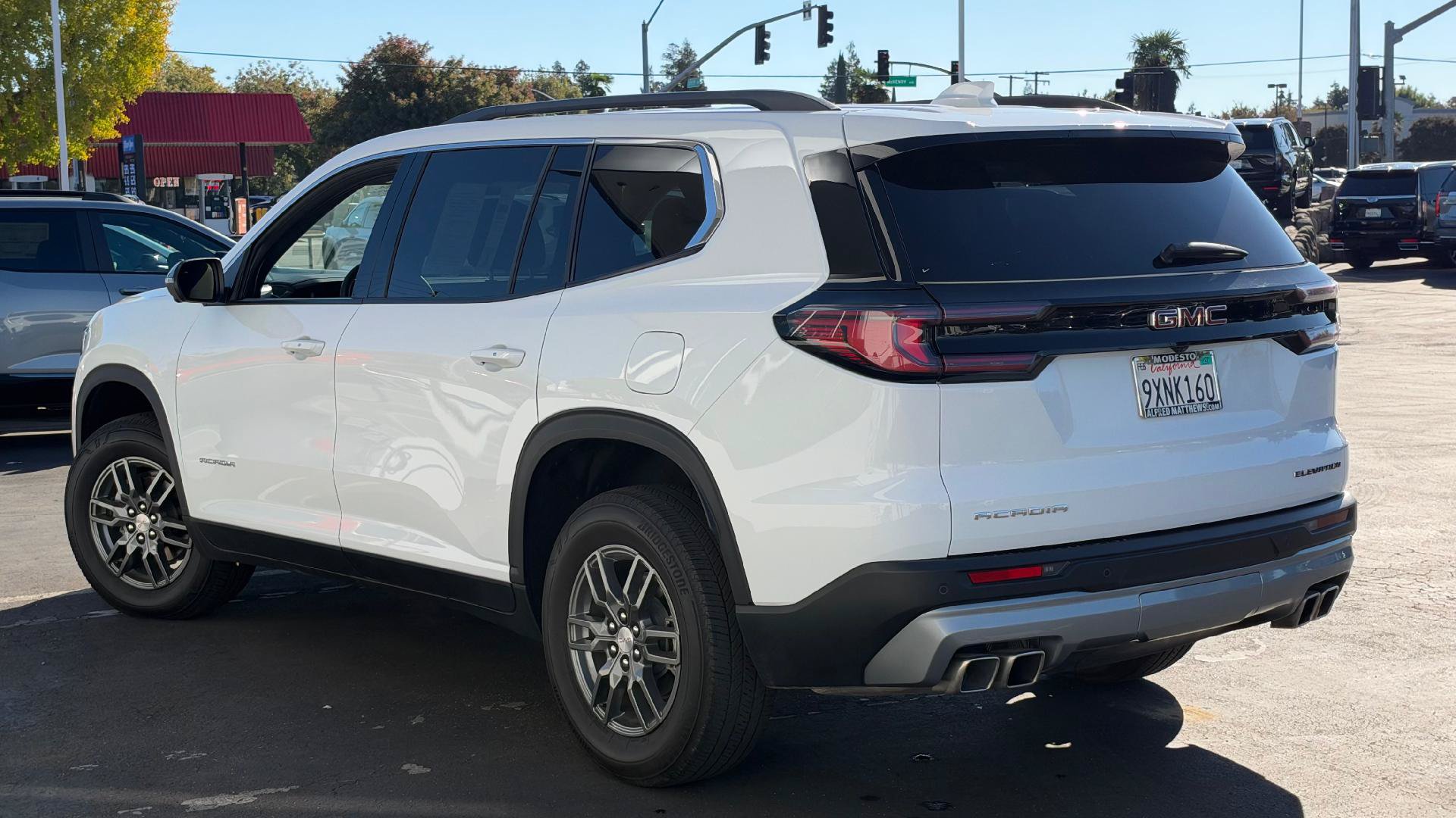 Used 2025 GMC Acadia Elevation FWD image 7