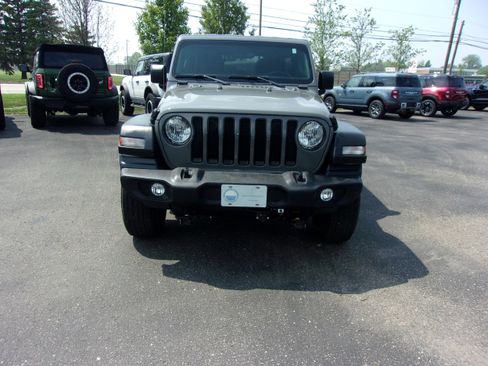 Used 2022 Jeep Wrangler Unlimited Sport AWD/4WD image 11
