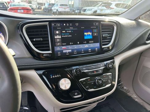 Used 2023 Chrysler Pacifica Touring-L FWD image 29