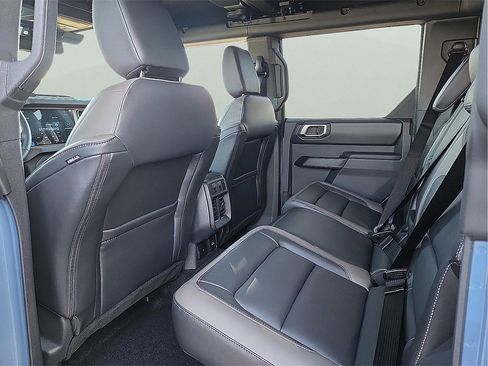 New 2025 Ford Bronco Outer Banks w/ Sasquatch Package image 9