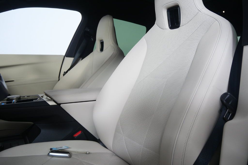 Certified 2025 BMW iX xDrive50 AWD/4WD image 11