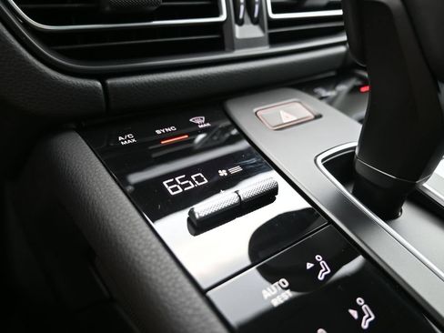 New 2026 Porsche Macan AWD/4WD image 18
