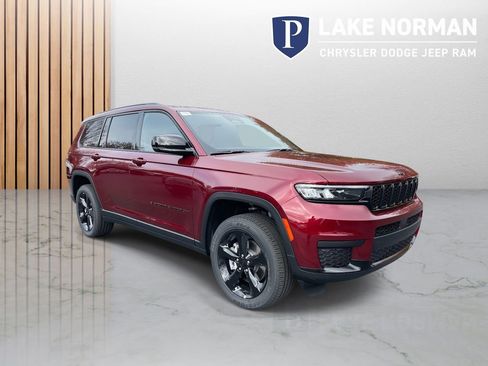 New 2025 Jeep Grand Cherokee L Altitude AWD/4WD image 2