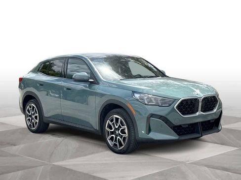 Used 2025 BMW X2 xDrive28i image 2