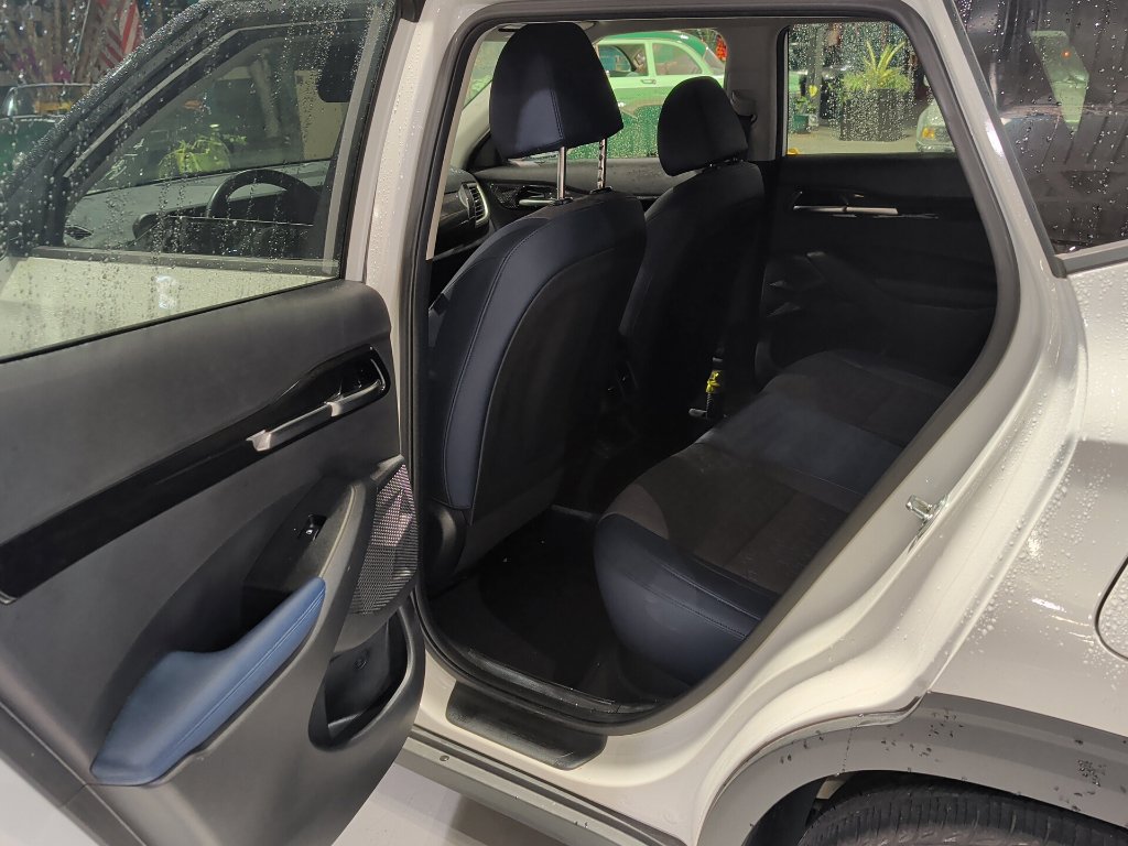 Used 2025 Kia Seltos S FWD image 12