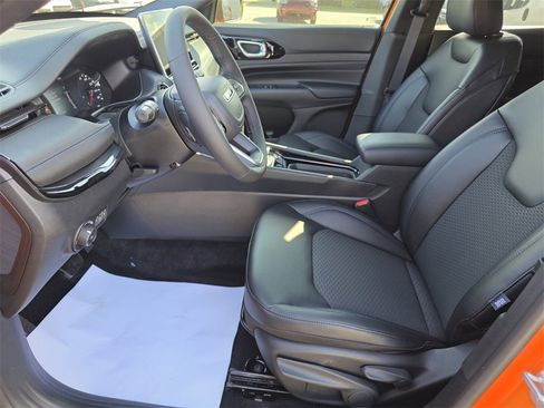 New 2026 Jeep Compass Latitude image 12